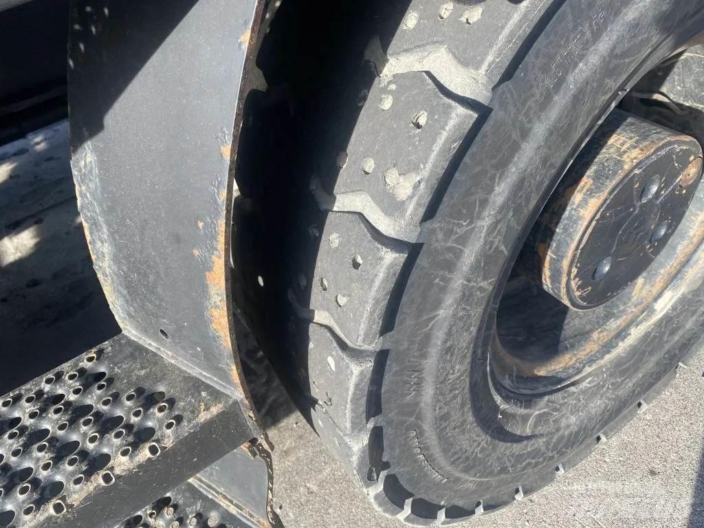 CAT M318F Bageri točkaši