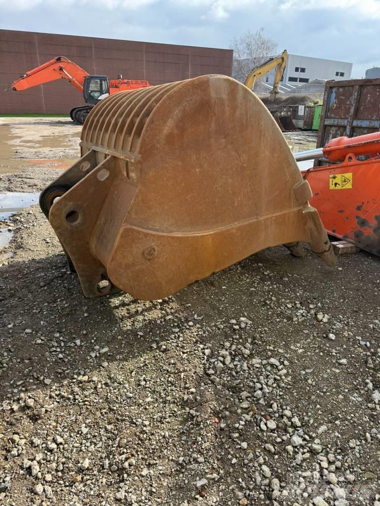 Hitachi ZX690 LCR - 6 Bageri guseničari