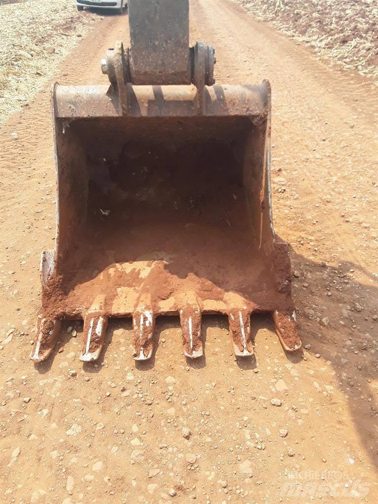 CAT 318D2L Bageri guseničari