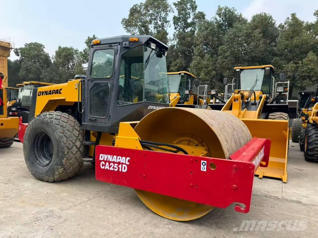 Dynapac CA251 D Valjci sa jednim bubnjem