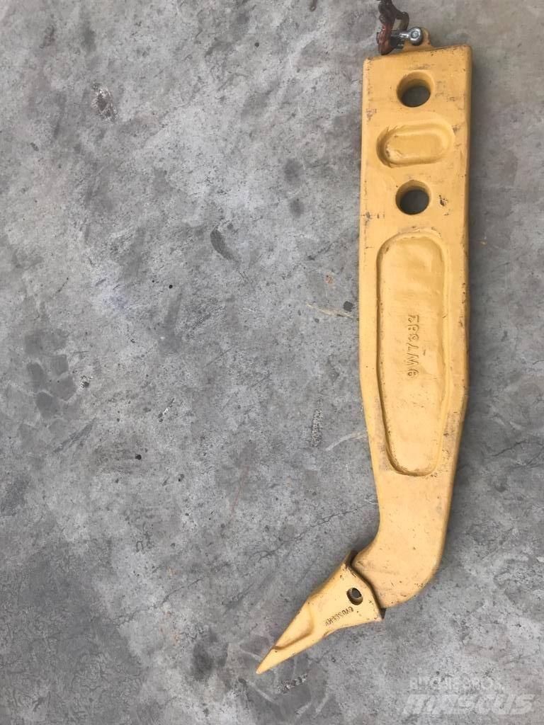 Komatsu D65 Shank Kultivatori za građevinarstvo