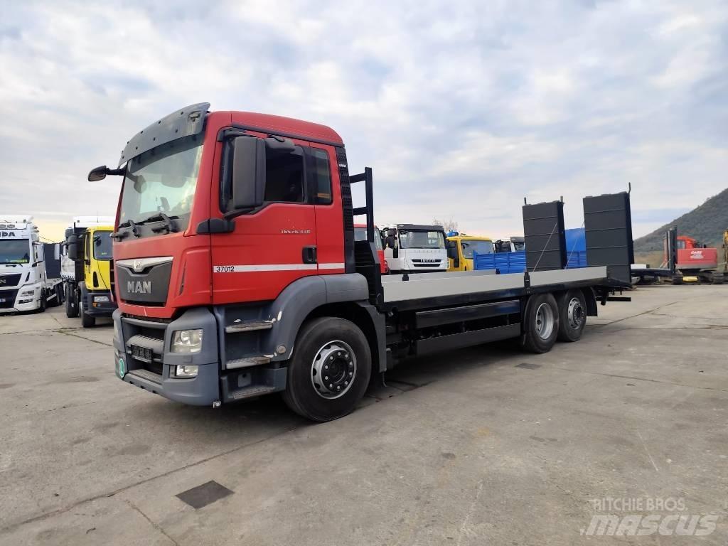 MAN TGS 26.440 Kamioni sa ravan platformom / vitlom