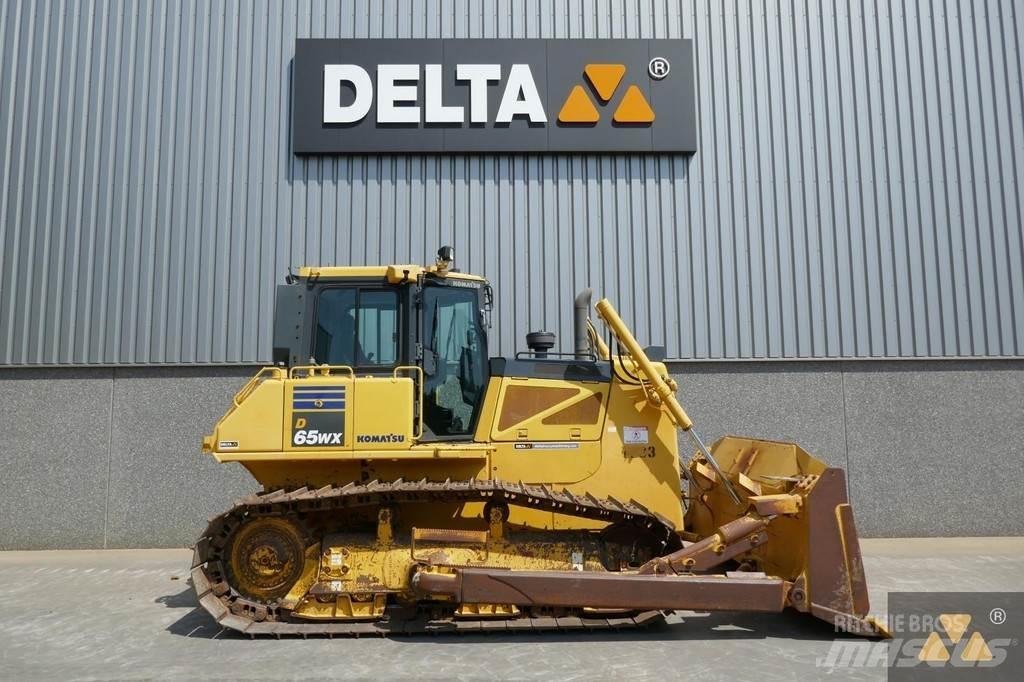 Komatsu D65WX-17 Buldožeri guseničari
