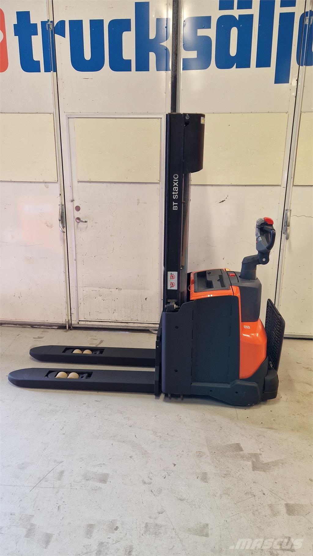 Toyota SWE140L Samopogonski ručni viljuškari