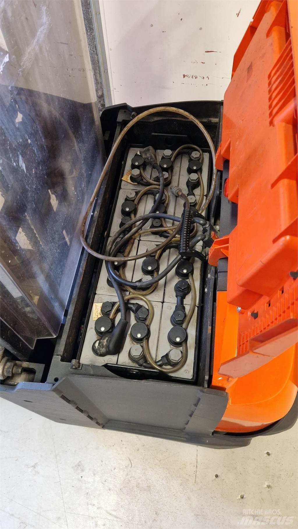 Toyota SWE140L Ručni električni viljuškar