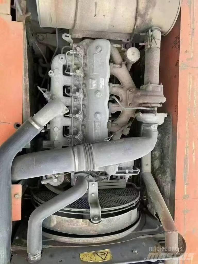Hitachi ZX240 Bageri guseničari