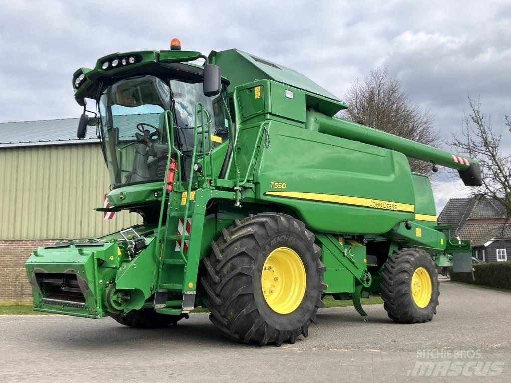 John Deere T550 Kombajni