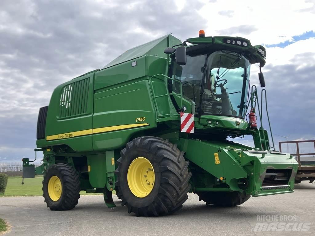 John Deere T550 Kombajni