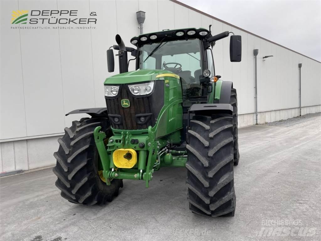 John Deere 6215R Traktori