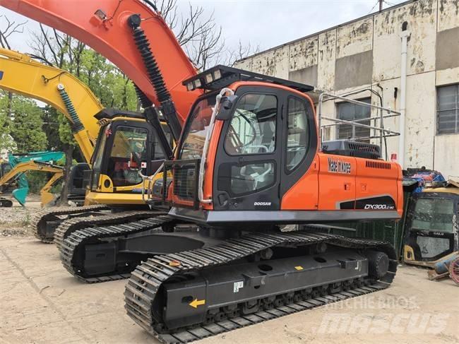 Doosan DX 300 LC Bageri guseničari