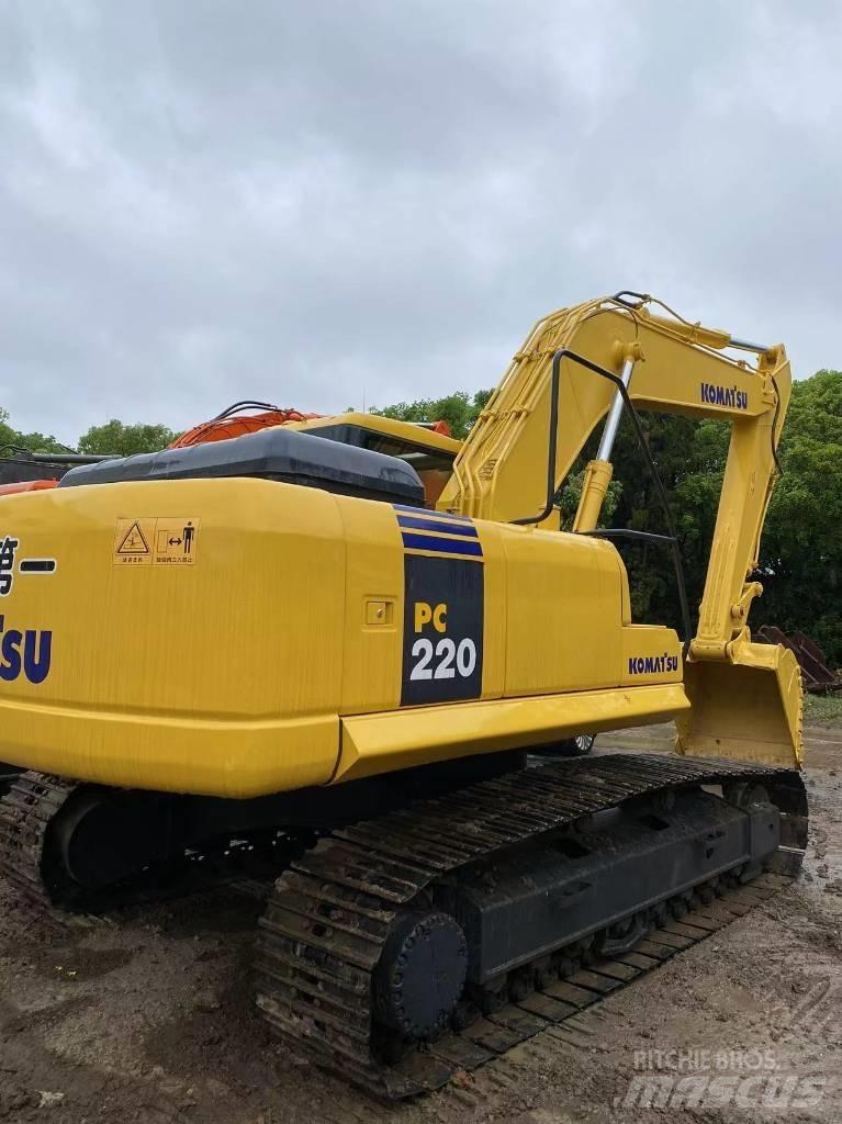 Komatsu 220 Bageri guseničari