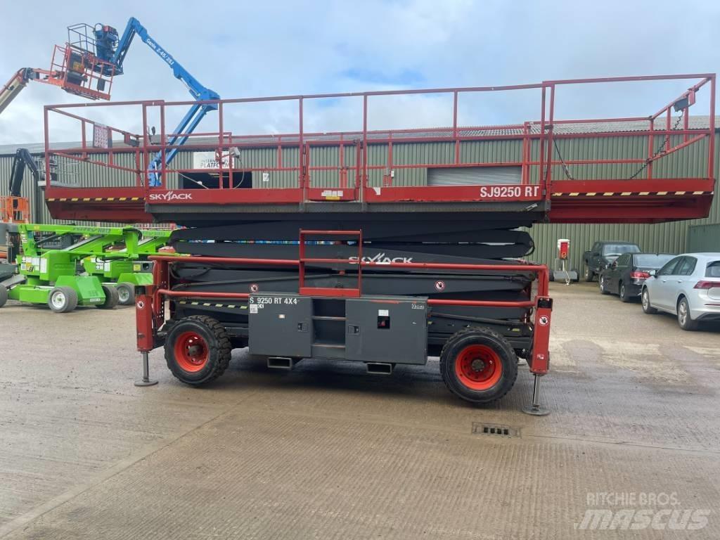 SkyJack SJ 9250 RT Makazaste platforme