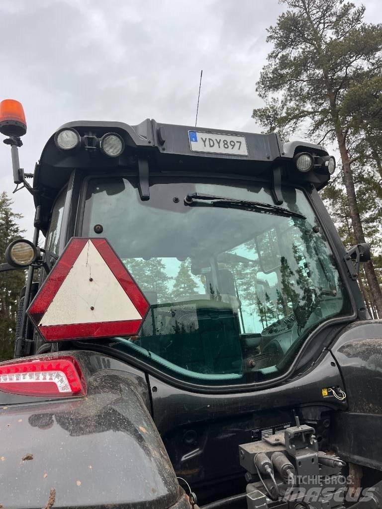 Valtra T 214 D Traktori