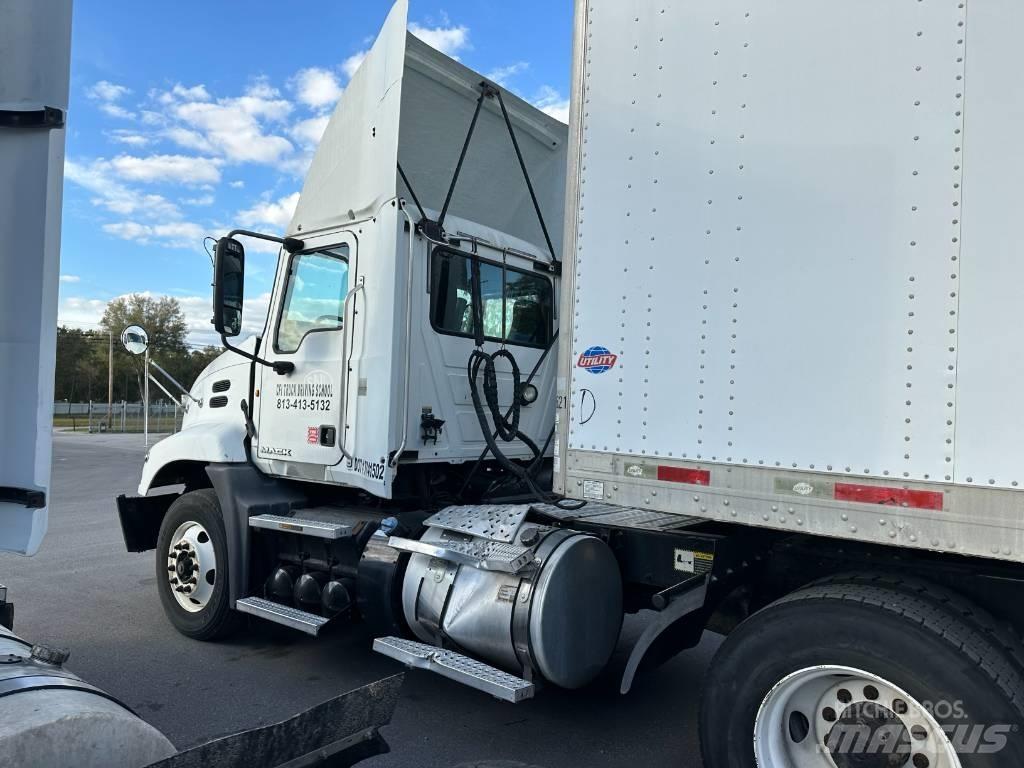 Mack Truck Tegljači
