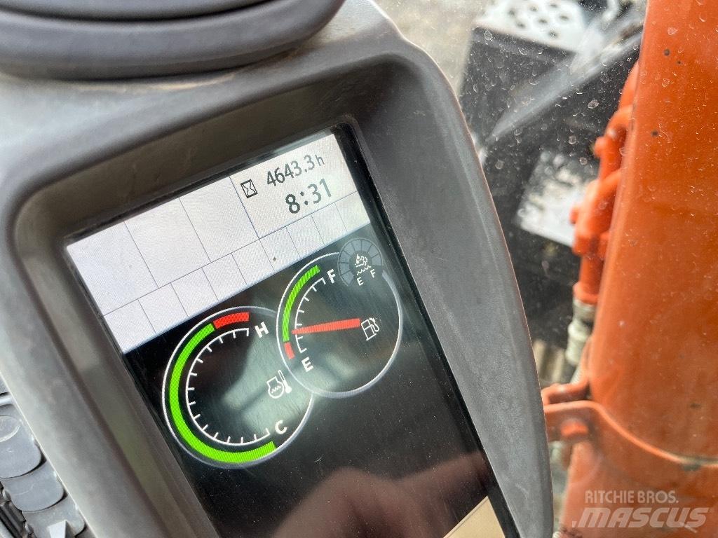 Hitachi ZX135 US-6 Bageri guseničari