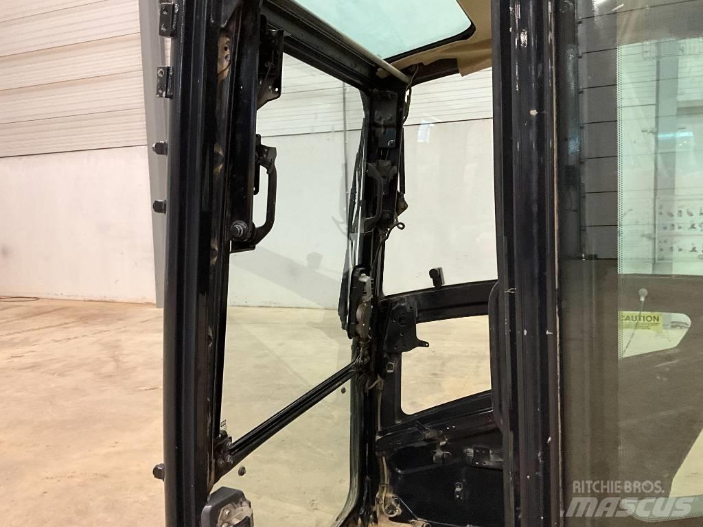 Kubota U 56-5 Kabine i unutrašnjost