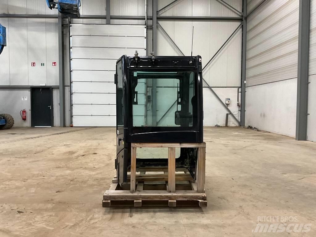 Kubota U 56-5 Kabine i unutrašnjost