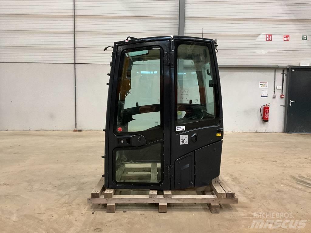 Kubota U 56-5 Kabine i unutrašnjost
