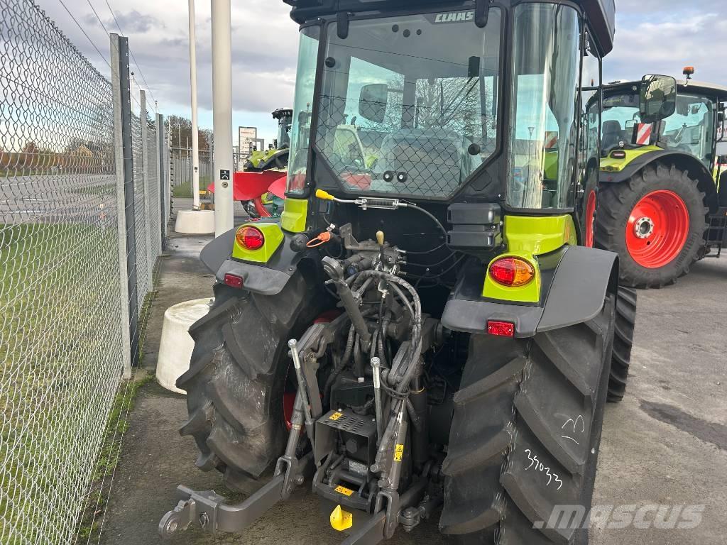 CLAAS Nexos 220 Traktori