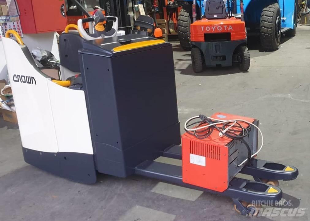 Crown WT 3040 Nisko podizni električni viljuškar sa stajalištom
