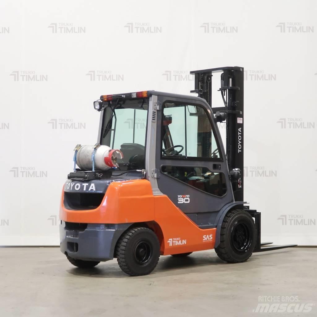 Toyota 02-8FGF30 Plinski viljuškari