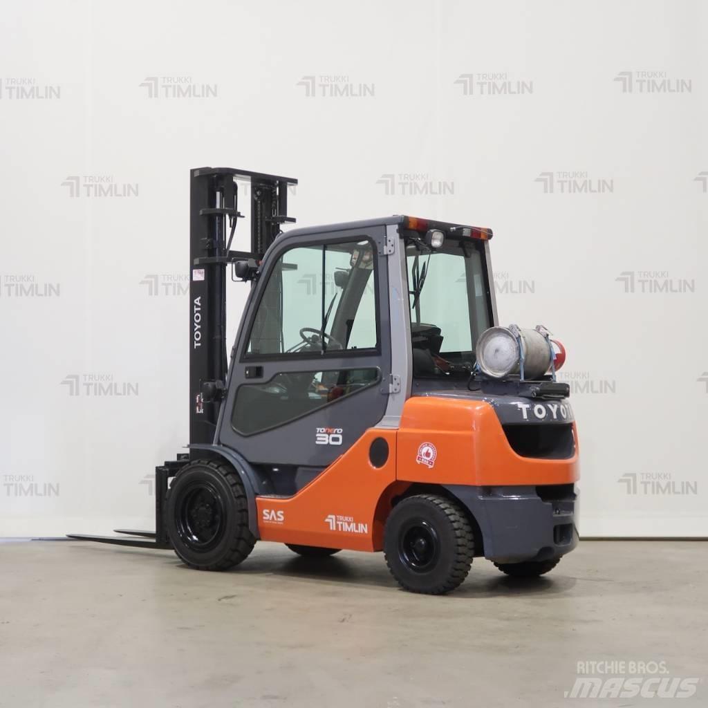 Toyota 02-8FGF30 Plinski viljuškari