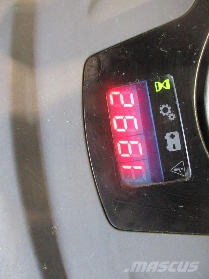 Toyota LPE200 Nisko podizni električni viljuškar sa stajalištom