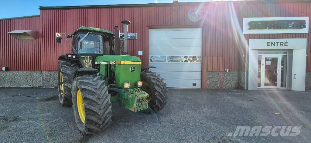 John Deere 4240 S Traktori