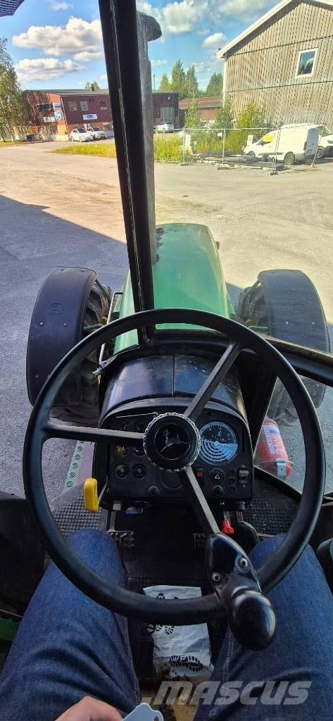 John Deere 4240 S Traktori
