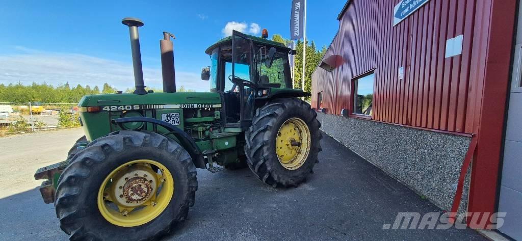John Deere 4240 S Traktori