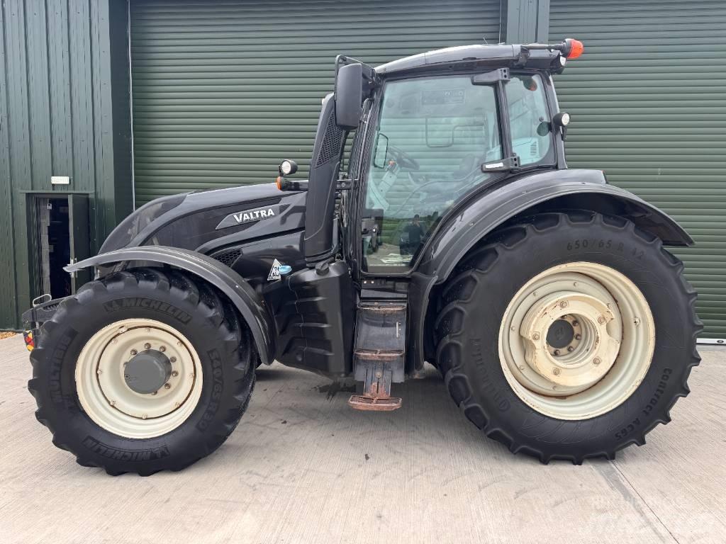 Valtra T 174 Traktori