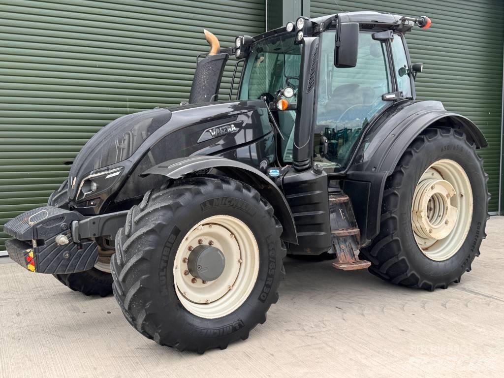 Valtra T 174 Traktori