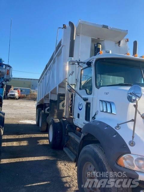 Mack GU813 Kiperi kamioni