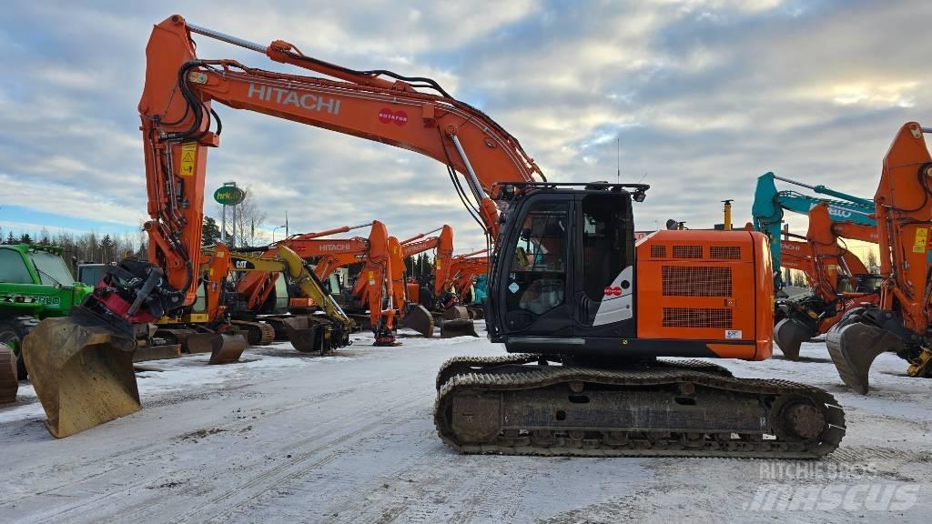 Hitachi ZX225USRLC-6 Bageri guseničari