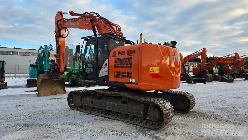 Hitachi ZX225USRLC-6 Bageri guseničari