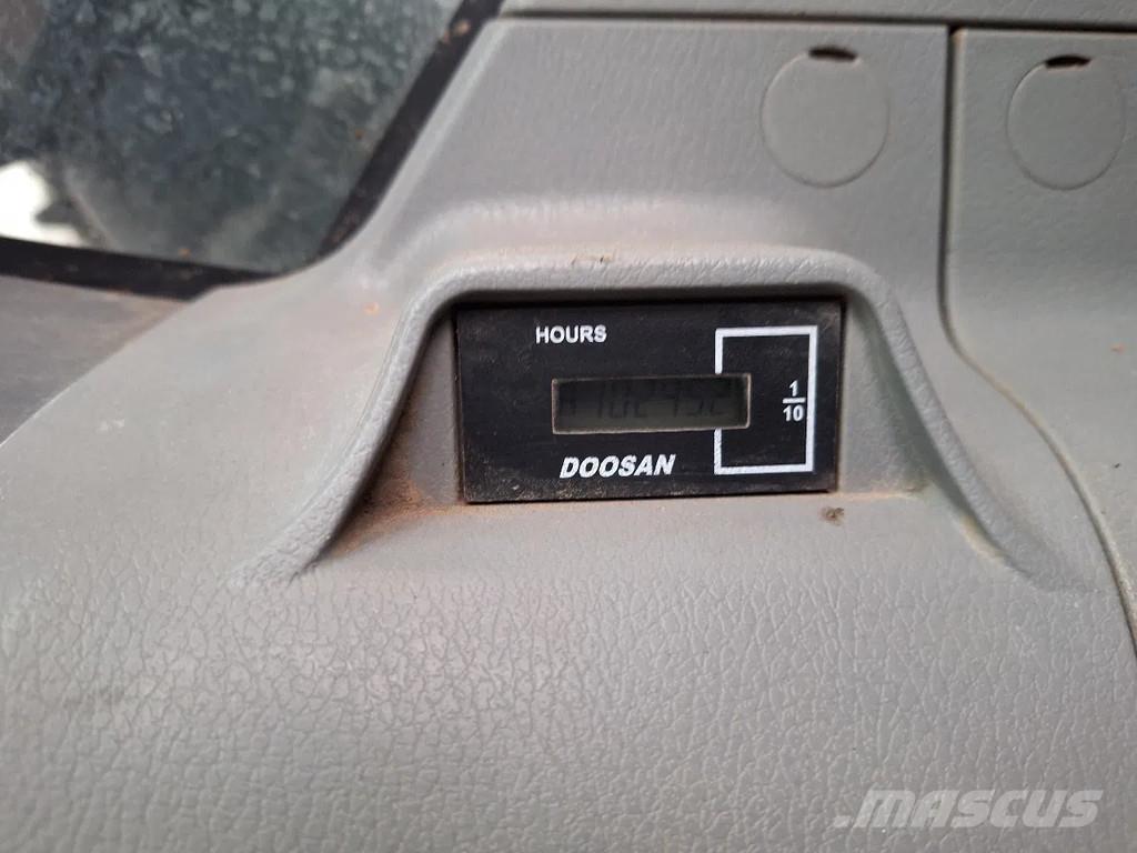 Doosan DX235NLC-5 Bageri guseničari