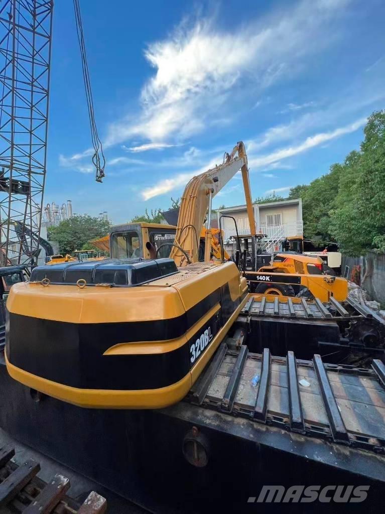 CAT 320 B L Polovni amfibijski bageri