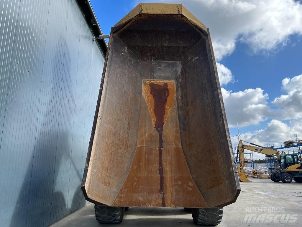 CAT 735B Zglobni damperi