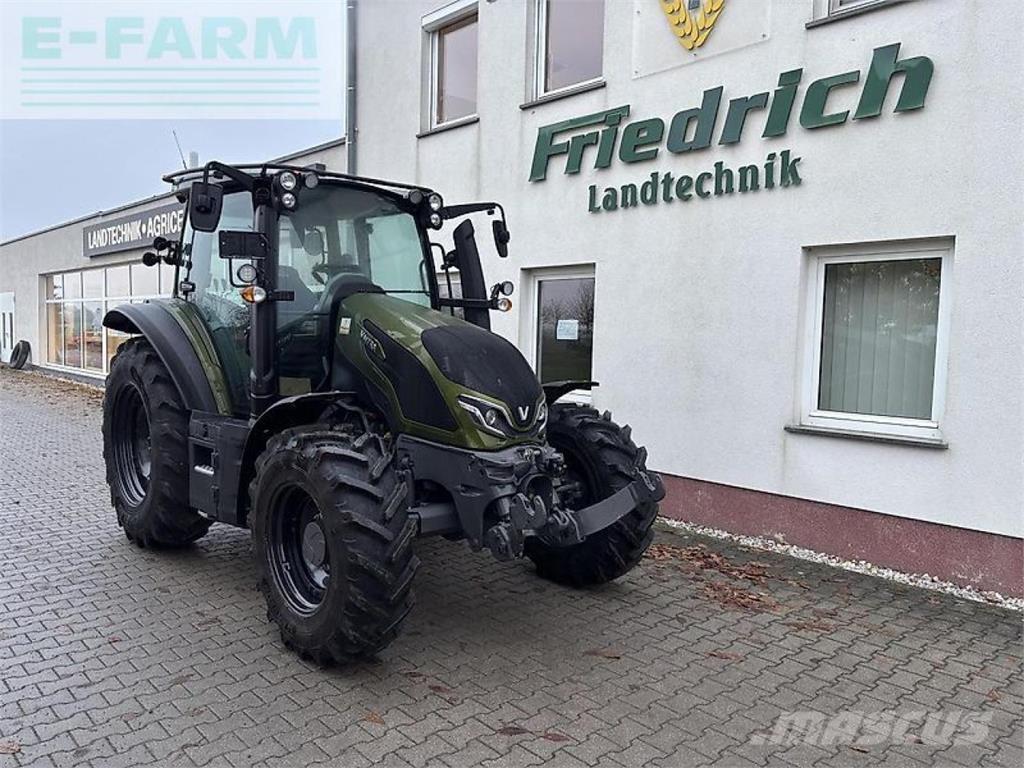 Valtra g135a Traktori