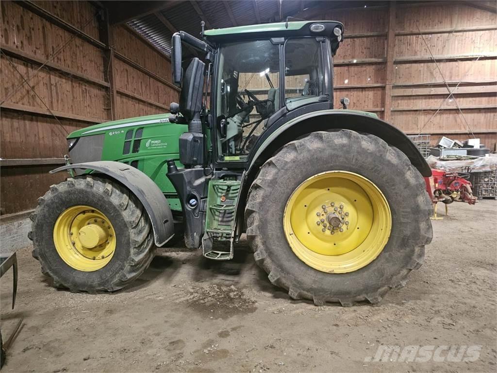 John Deere 6250 R Traktori