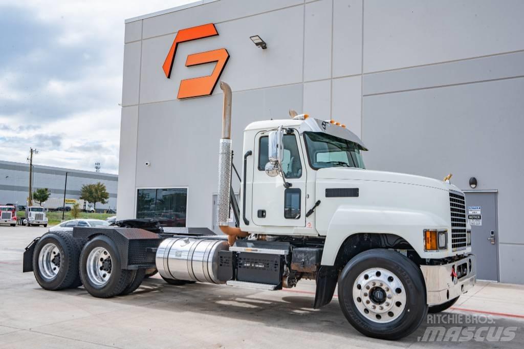 Mack Pinnacle 64T Tegljači
