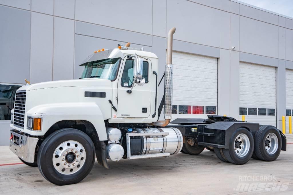 Mack Pinnacle 64T Tegljači