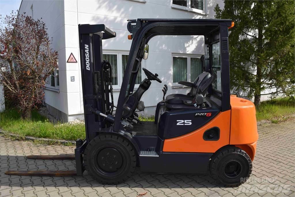 Doosan D 25 S-5 Dizelski viljuškari