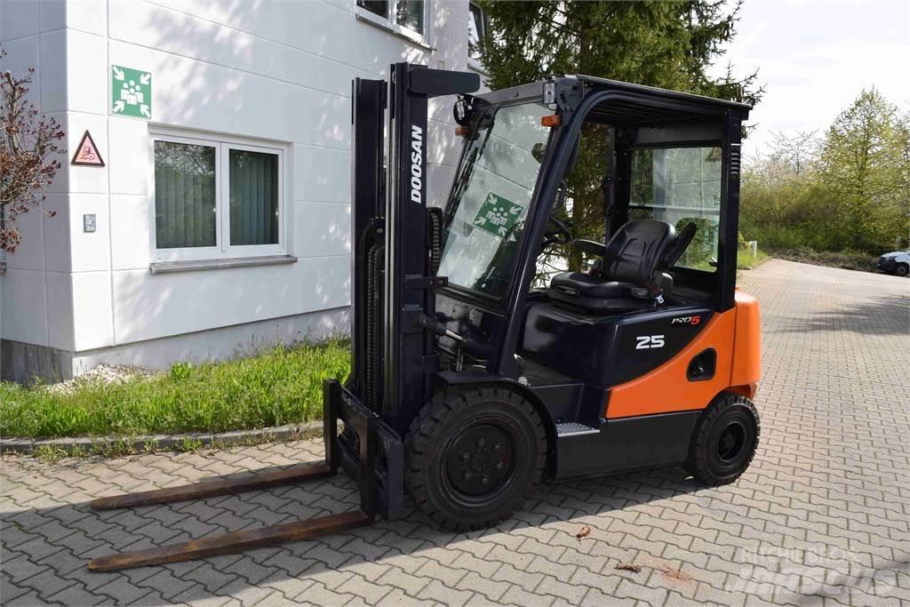 Doosan D 25 S-5 Dizelski viljuškari