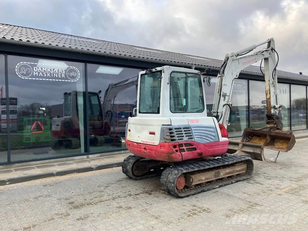 Takeuchi TB 250 Bageri guseničari