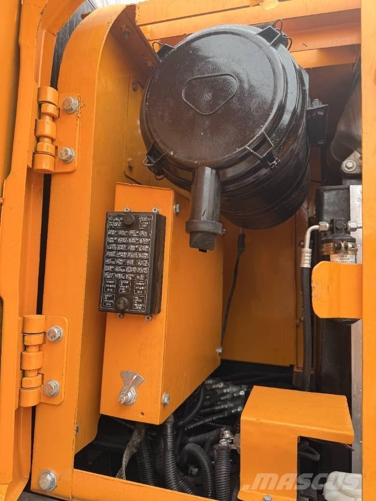 Hyundai HX 220 Bageri guseničari