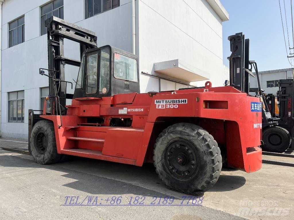 Mitsubishi FD300 Teleskopski viljuškari