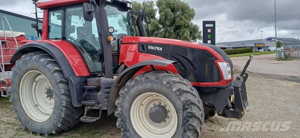 Valtra T 203 Traktori