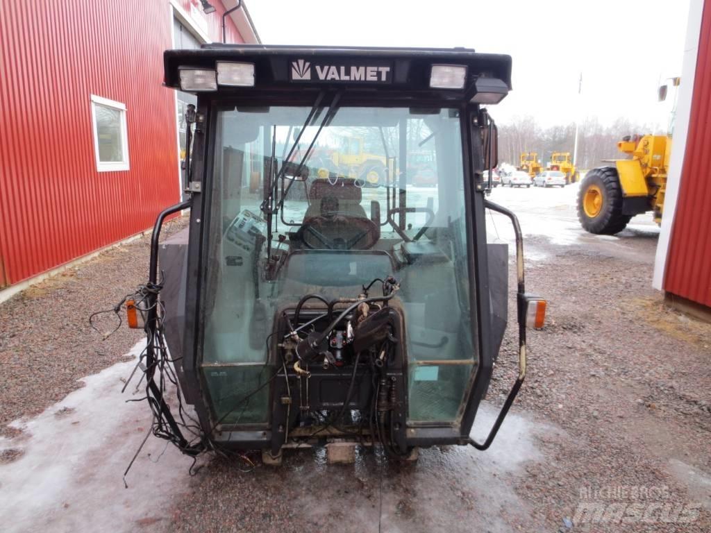 Valmet 8600 Kabine i unutrašnjost