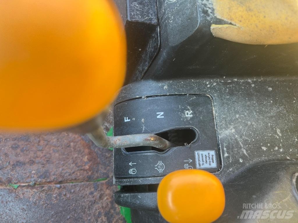 John Deere Gator TS Pomoćne mašine